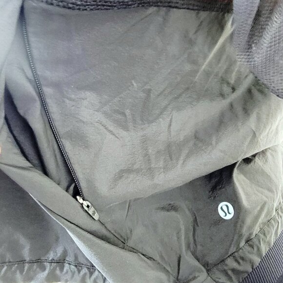 Lululemon Women's Black With the Breeze Nylon Full Zip Windbreaker Jacket Size 6 - Picture 6 of 9